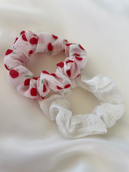 Σετ 2 scrunchies σε λευκό και κόκκινο χρώμα