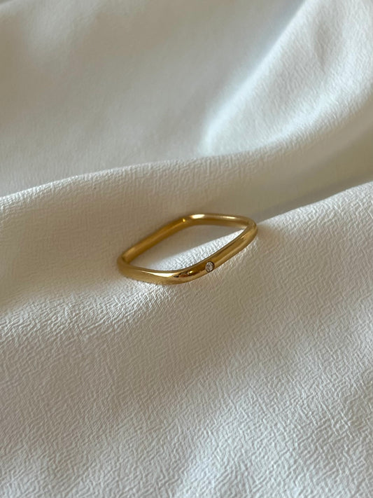 Ατσάλινo χρυσό δαχτυλίδι σε τετράγωνο σχήμα