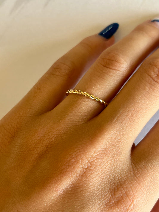 Γυναικείο χρυσό στριφογυριστό δαχτυλίδι